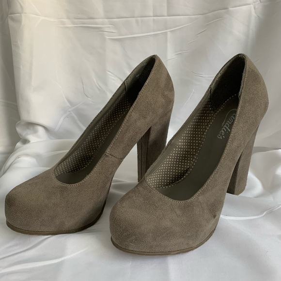 Candie’s Suede 5” Platform Heels - Picture 3 of 9